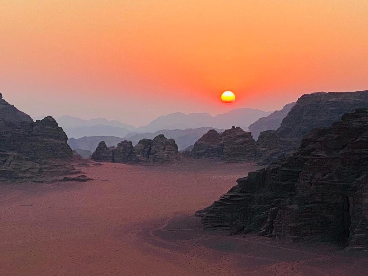 Golden Day Hotel Wadi Rum Exterior photo