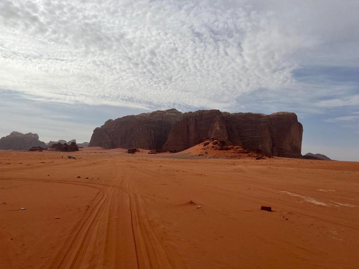 Golden Day Hotel Wadi Rum Exterior photo